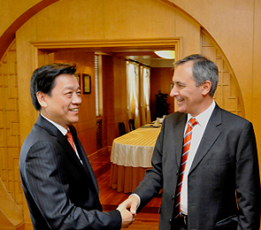 俞敏亮会见洲际集团全球首席执行官